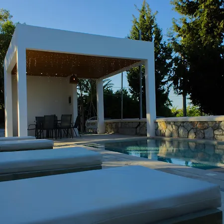 Villa Iliousa Grand *